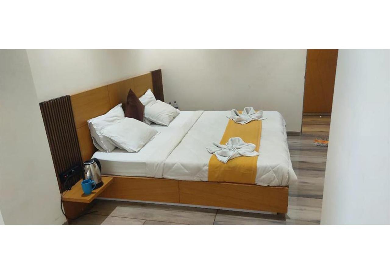 Shree Murlidhar Guest House Surat Eksteriør bilde
